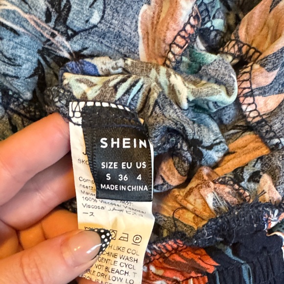 Tropical Floral Print Dress - Picture 3 of 3